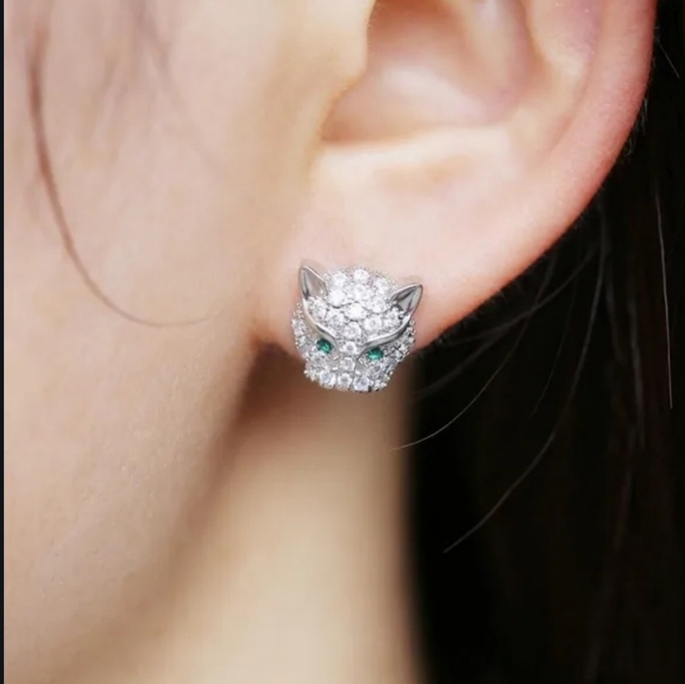 New Crystal Cat White Gold Stud Earrings - Picture 5 of 5
